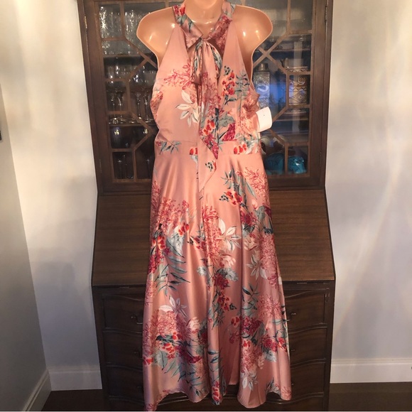Floral Maxi Dress in Pink - Picture 4 of 9